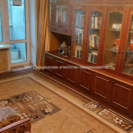 Продам квартиру, Деревянко ул. , 3  ком., 64 м², советский ремонт