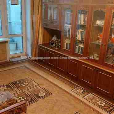Продам квартиру, Деревянко ул. , 3  ком., 64 м², советский ремонт 