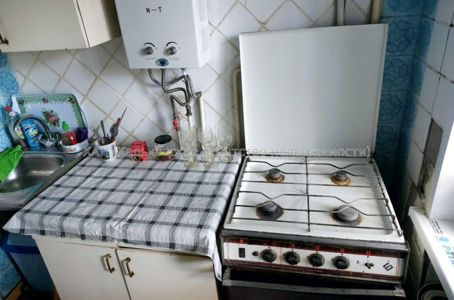 Продам квартиру, Деревянко ул. , 3 кім., 64 м², советский ремонт 