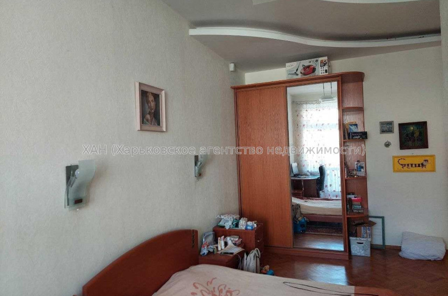 Продам квартиру, Куликовский спуск , 4  ком., 112.70 м², капитальный ремонт 