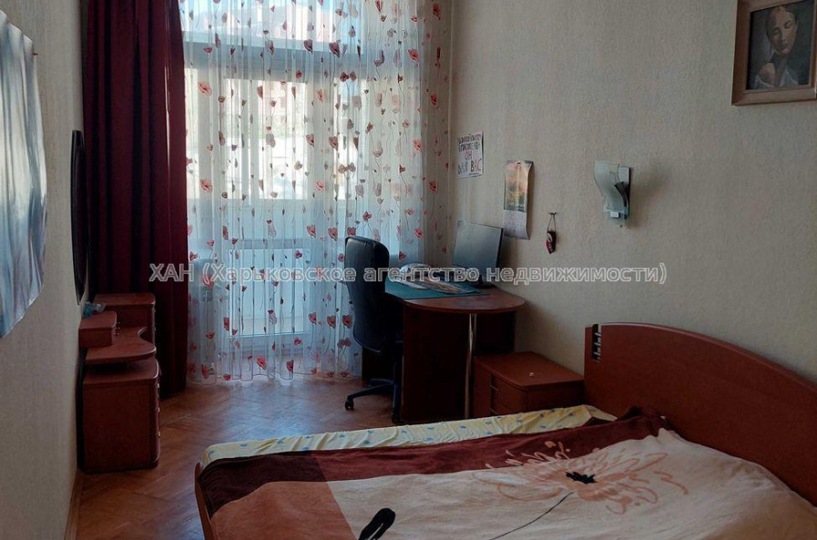 Продам квартиру, Куликовский спуск , 4  ком., 112.70 м², капитальный ремонт 