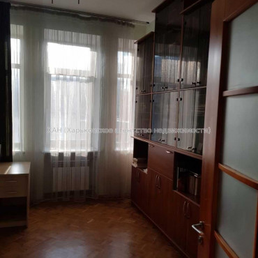Продам квартиру, Куликовский спуск , 4  ком., 112.70 м², капитальный ремонт 