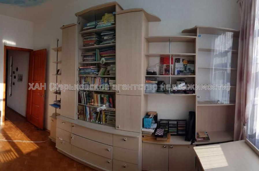 Продам квартиру, Куликовский спуск , 4  ком., 112.70 м², капитальный ремонт 