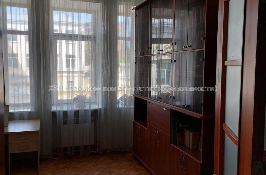 Продам квартиру, Куликовский спуск , 4  ком., 112.70 м², капитальный ремонт 