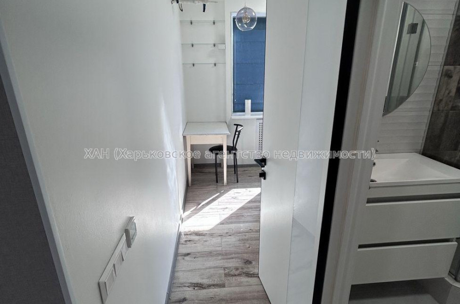 Продам квартиру, Бучмы ул. , 2 кім., 46.50 м², частичный ремонт 