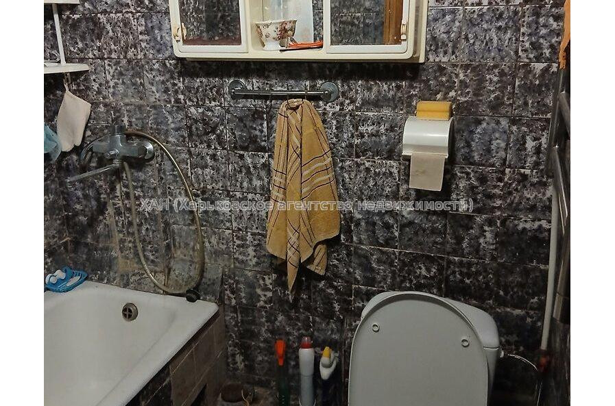 Продам квартиру, Харьковских Дивизий ул. , 2 кім., 49 м², косметический ремонт 
