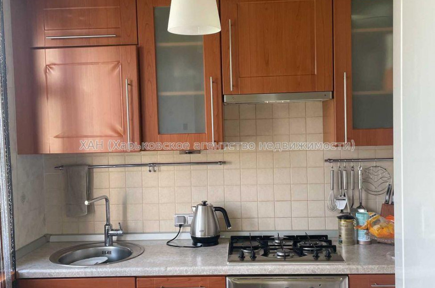 Продам квартиру, Солнечная ул. , 3 кім., 62.30 м², косметический ремонт 