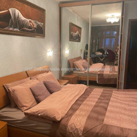 Продам квартиру, Солнечная ул. , 3 кім., 62.30 м², косметический ремонт