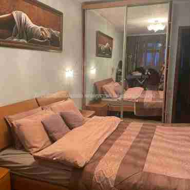 Продам квартиру, Солнечная ул. , 3 кім., 62.30 м², косметический ремонт 