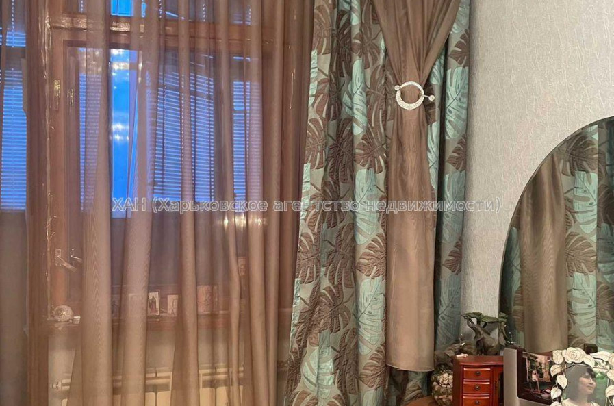 Продам квартиру, Солнечная ул. , 3 кім., 62.30 м², косметический ремонт 