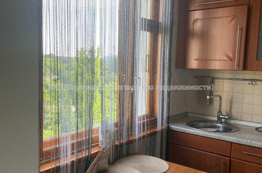 Продам квартиру, Солнечная ул. , 3 кім., 62.30 м², косметический ремонт 