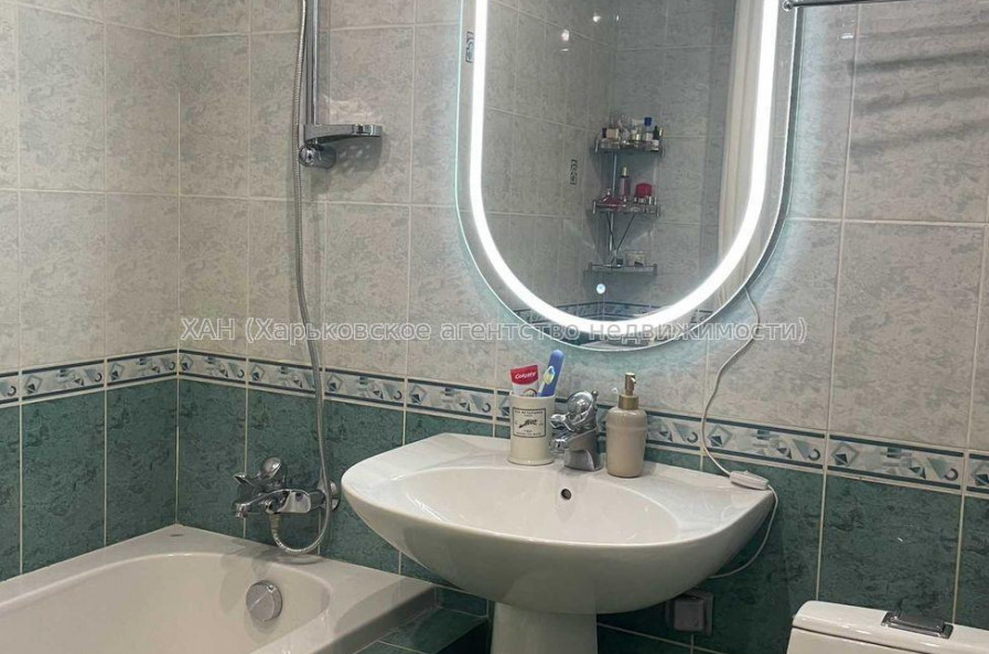 Продам квартиру, Солнечная ул. , 3 кім., 62.30 м², косметический ремонт 