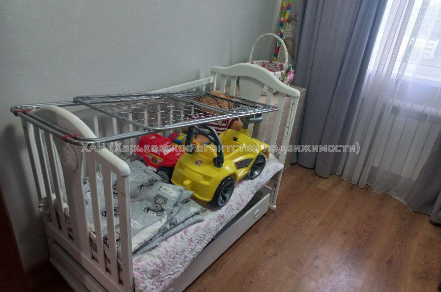Продам квартиру, Амосова ул. , 4  ком., 70 м², капитальный ремонт 