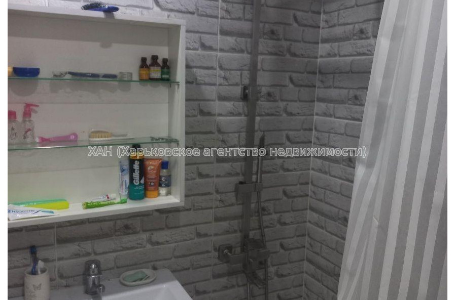Продам квартиру, Амосова ул. , 4  ком., 70 м², капитальный ремонт 
