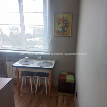 Продам квартиру, Амосова ул. , 4 кім., 70 м², капитальный ремонт 