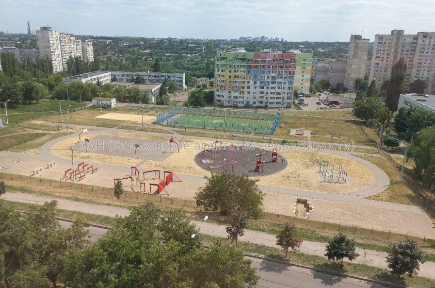 Продам квартиру, Амосова ул. , 4  ком., 70 м², капитальный ремонт 
