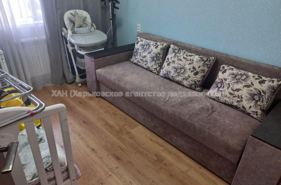 Продам квартиру, Амосова ул. , 4  ком., 70 м², капитальный ремонт 
