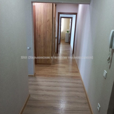 Продам квартиру, Амосова ул. , 4 кім., 70 м², капитальный ремонт 