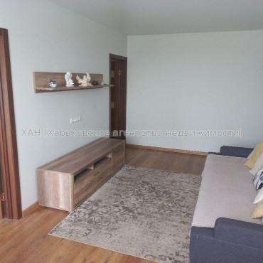 Продам квартиру, Амосова ул. , 4 кім., 70 м², капитальный ремонт 