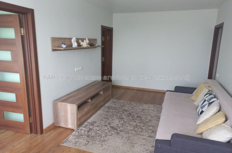 Продам квартиру, Амосова ул. , 4  ком., 70 м², капитальный ремонт 
