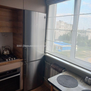 Продам квартиру, Амосова ул. , 4 кім., 70 м², капитальный ремонт 