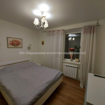 Продам квартиру, Амосова ул. , 4 кім., 70 м², капитальный ремонт 