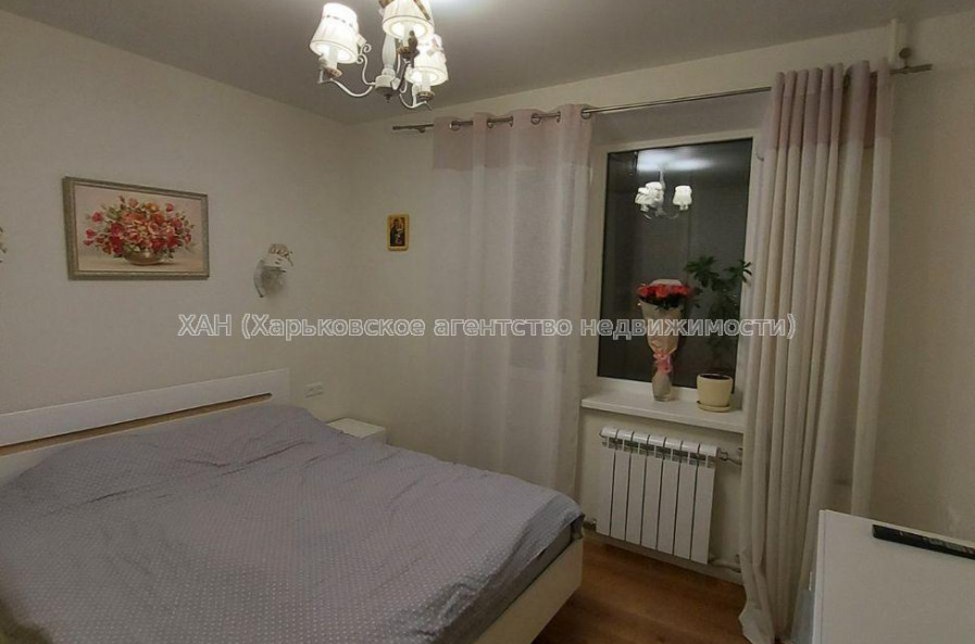 Продам квартиру, Амосова ул. , 4  ком., 70 м², капитальный ремонт 
