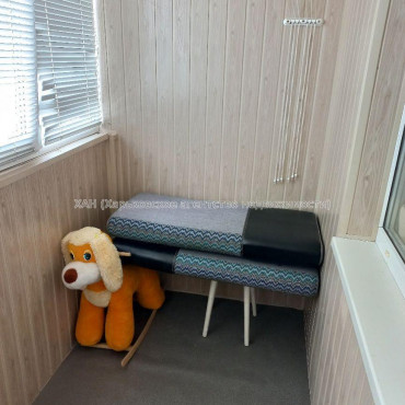 Продам квартиру, Амосова ул. , 4 кім., 70 м², капитальный ремонт 