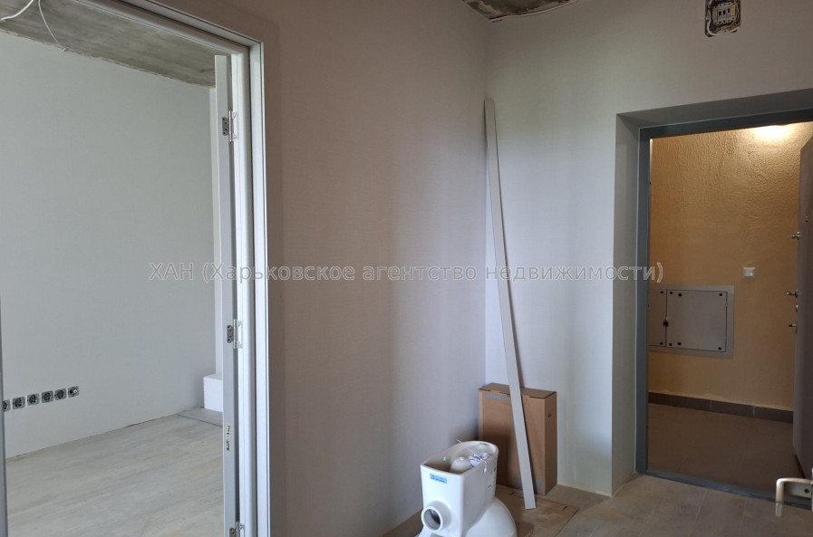 Продам квартиру, Домостроительная ул. , 11 , 1 кім., 36.70 м², частичный ремонт 