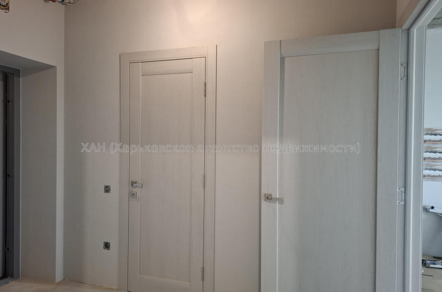 Продам квартиру, Домостроительная ул. , 11 , 1 кім., 36.70 м², частичный ремонт 