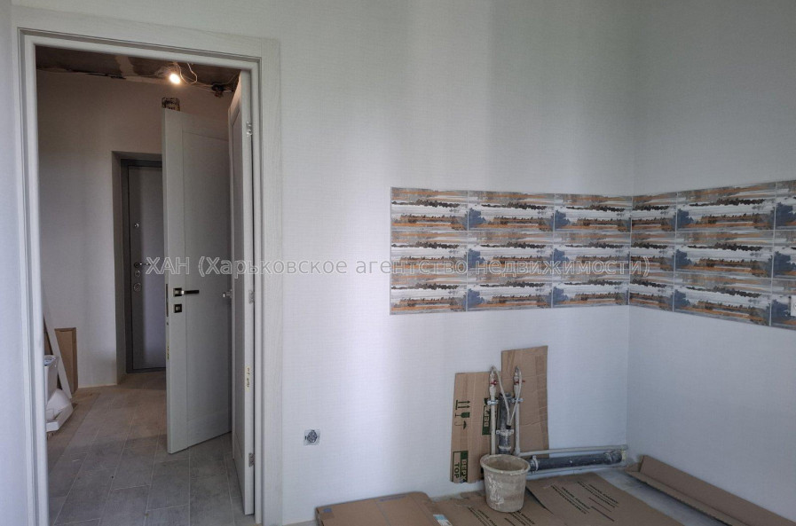 Продам квартиру, Домостроительная ул. , 11 , 1 кім., 36.70 м², частичный ремонт 