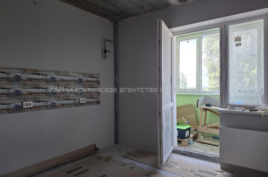Продам квартиру, Домостроительная ул. , 11 , 1 кім., 36.70 м², частичный ремонт 
