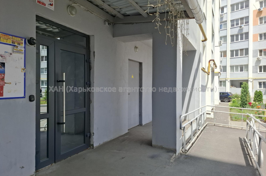 Продам квартиру, Домостроительная ул. , 11 , 1 кім., 36.70 м², частичный ремонт 
