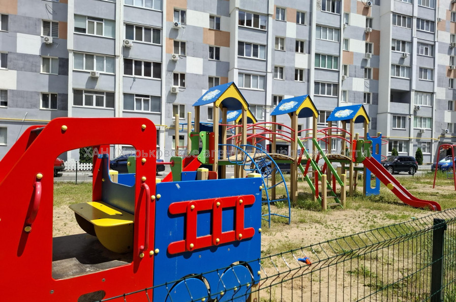 Продам квартиру, Домостроительная ул. , 11 , 1 кім., 36.70 м², частичный ремонт 