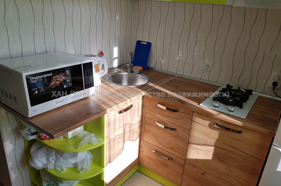 Сдам квартиру, Валентиновская ул. , 25В , 1  ком., 33 м², капитальный ремонт 