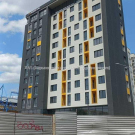 Продам квартиру, Братьев Гипиков ул. , 1 кім., 53 м², без внутренних работ