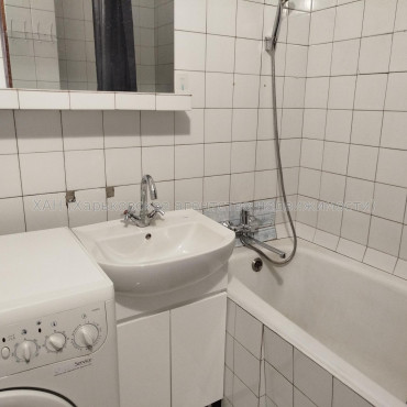 Продам квартиру, Болградская ул. , 1  ком., 38 м², капитальный ремонт 