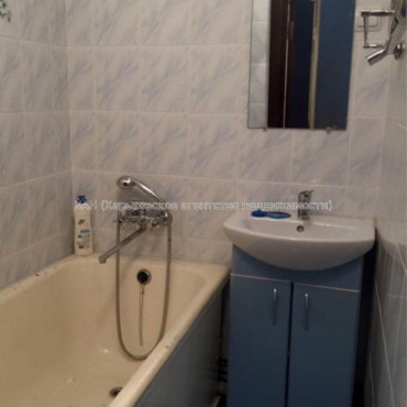 Продам квартиру, Валентиновская ул. , 2 кім., 44.90 м², косметический ремонт 