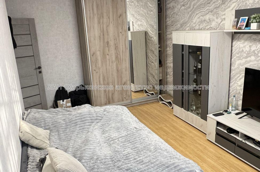 Продам квартиру, Гвардейцев Широнинцев ул. , 1  ком., 42 м², евроремонт 