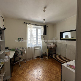 Продам квартиру, Клочковская ул. , 4  ком., 82 м², советский ремонт