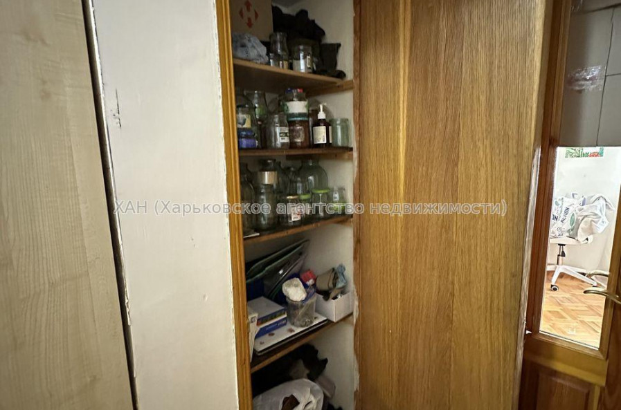 Продам квартиру, Клочковская ул. , 4  ком., 82 м², советский ремонт 
