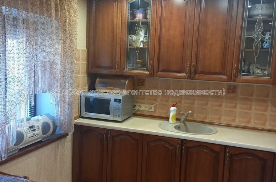 Продам квартиру, Яблоневая ул. , 2 кім., 69 м², капитальный ремонт 