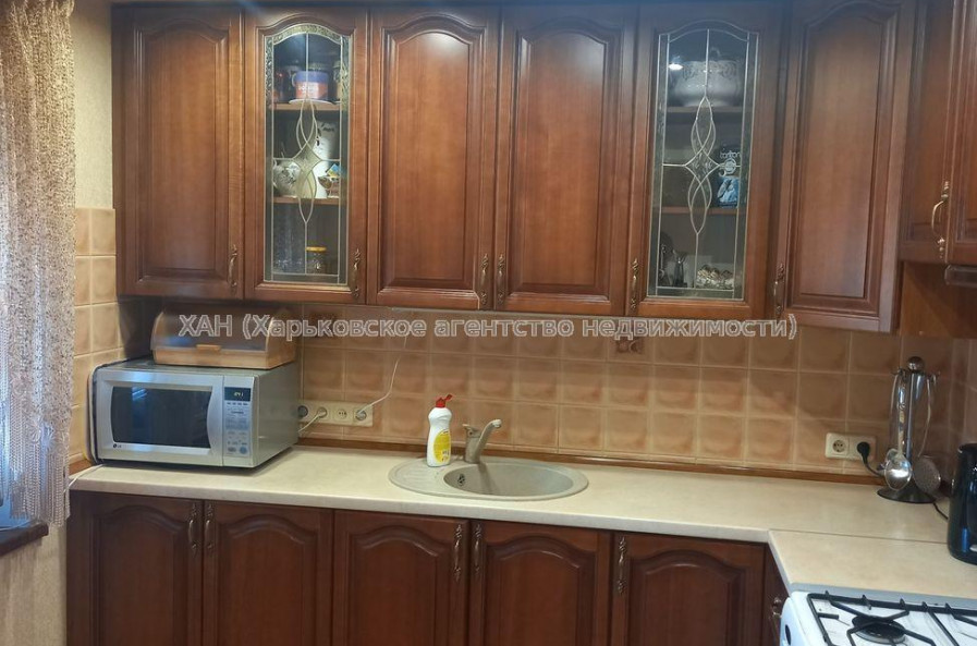 Продам квартиру, Яблоневая ул. , 2 кім., 69 м², капитальный ремонт 