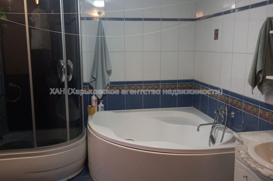 Продам квартиру, Яблоневая ул. , 2 кім., 69 м², капитальный ремонт 