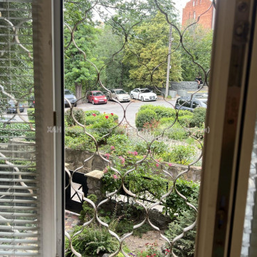 Продам нежитлову нерухомість, офис в многоквартирном доме , 3 кім., 67 м², частичный ремонт 