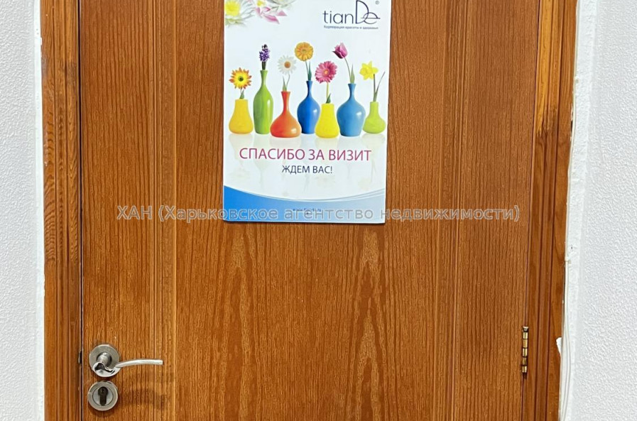 Продам нежитлову нерухомість, офис в многоквартирном доме , 3 кім., 67 м², частичный ремонт 