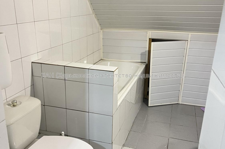 Продам нежитлову нерухомість, офис в многоквартирном доме , 3 кім., 67 м², частичный ремонт 
