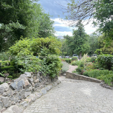 Продам нежитлову нерухомість, офис в многоквартирном доме , 3 кім., 67 м², частичный ремонт 