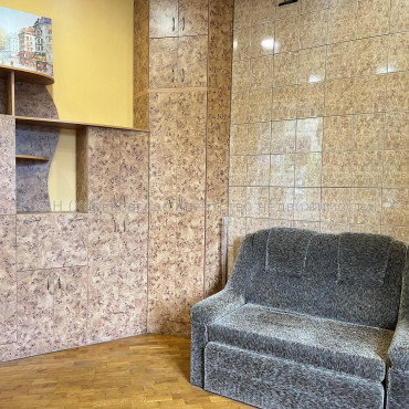 Продам нежитлову нерухомість, офис в многоквартирном доме , 3 кім., 67 м², частичный ремонт 