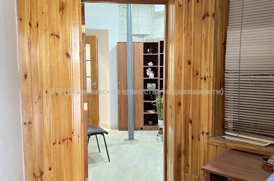 Продам нежитлову нерухомість, офис в многоквартирном доме , 3 кім., 67 м², частичный ремонт 